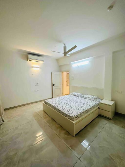 White House Sky View Theatre Villa In Gachibowli Exterior foto
